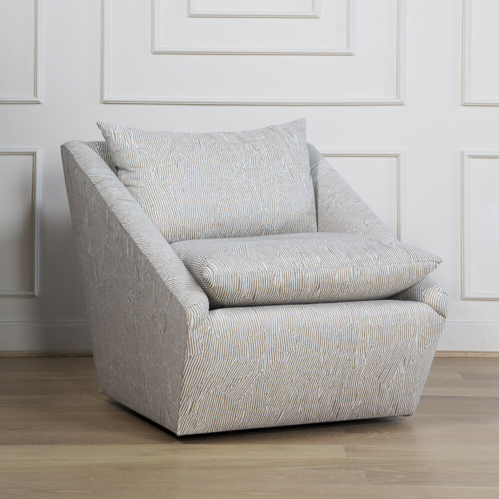 http://www.kellywearstler.com/dw/image/v2/AAJB_PRD/on/demandware.static/-/Sites-kw-master-catalog/default/v1524325588302/images/EJV1537-33/EJV1537-33_color.W10777_view.1.jpg?sw=1000&sh=1000 http://www.kellywearstler.com/dw/image/v2/AAJB_PRD/on/demandware.static/-/Sites-kw-master-catalog/default/v1524325588302/images/EJV1537-33/EJV1537-33_color.W10777_view.1.jpg?sw=1000&sh=1000
