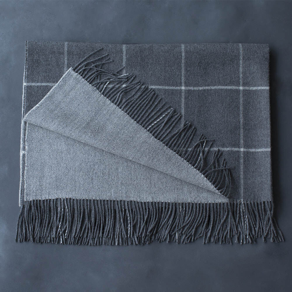 http://www.kellywearstler.com/dw/image/v2/AAJB_PRD/on/demandware.static/-/Sites-kw-master-catalog/default/v1526835801257/images/HTH0010/HTH0010_view.1.jpg?sw=1000&sh=1000 http://www.kellywearstler.com/dw/image/v2/AAJB_PRD/on/demandware.static/-/Sites-kw-master-catalog/default/v1526835801257/images/HTH0010/HTH0010_view.1.jpg?sw=1000&sh=1000