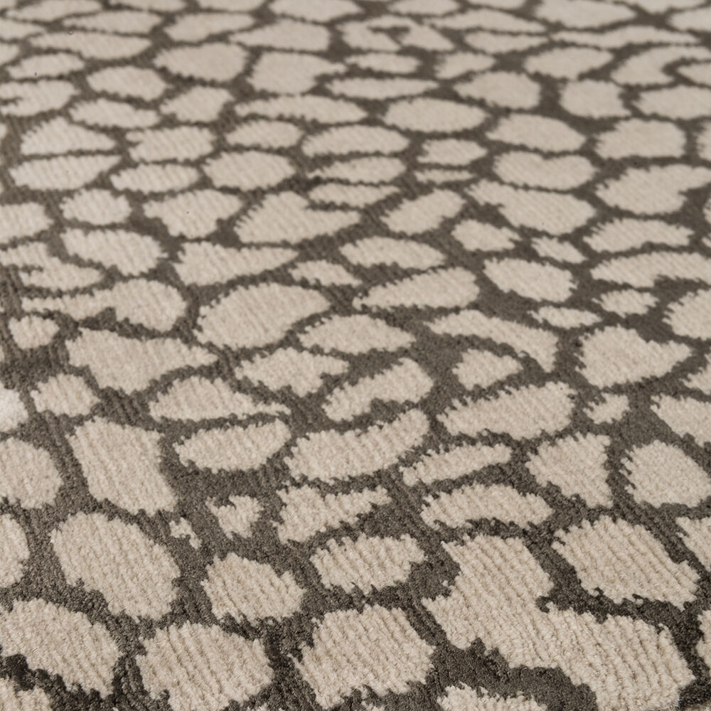 http://www.kellywearstler.com/dw/image/v2/AAJB_PRD/on/demandware.static/-/Sites-kw-master-catalog/default/v1527087237142/images/4330/4330_color.arraydk_view.1.jpg?sw=1000&sh=1000 http://www.kellywearstler.com/dw/image/v2/AAJB_PRD/on/demandware.static/-/Sites-kw-master-catalog/default/v1527087237142/images/4330/4330_color.arraydk_view.1.jpg?sw=1000&sh=1000