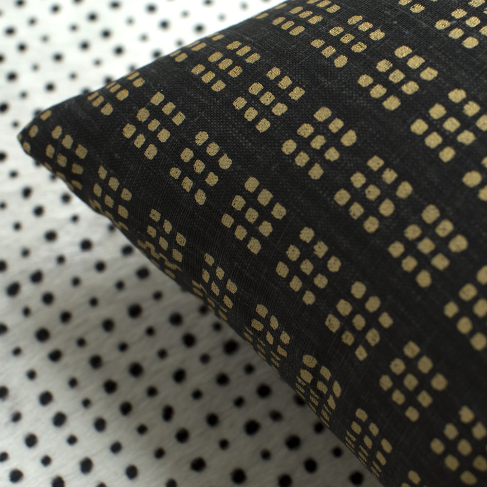 PARADOX PILLOW - BLK GOLD image number 3