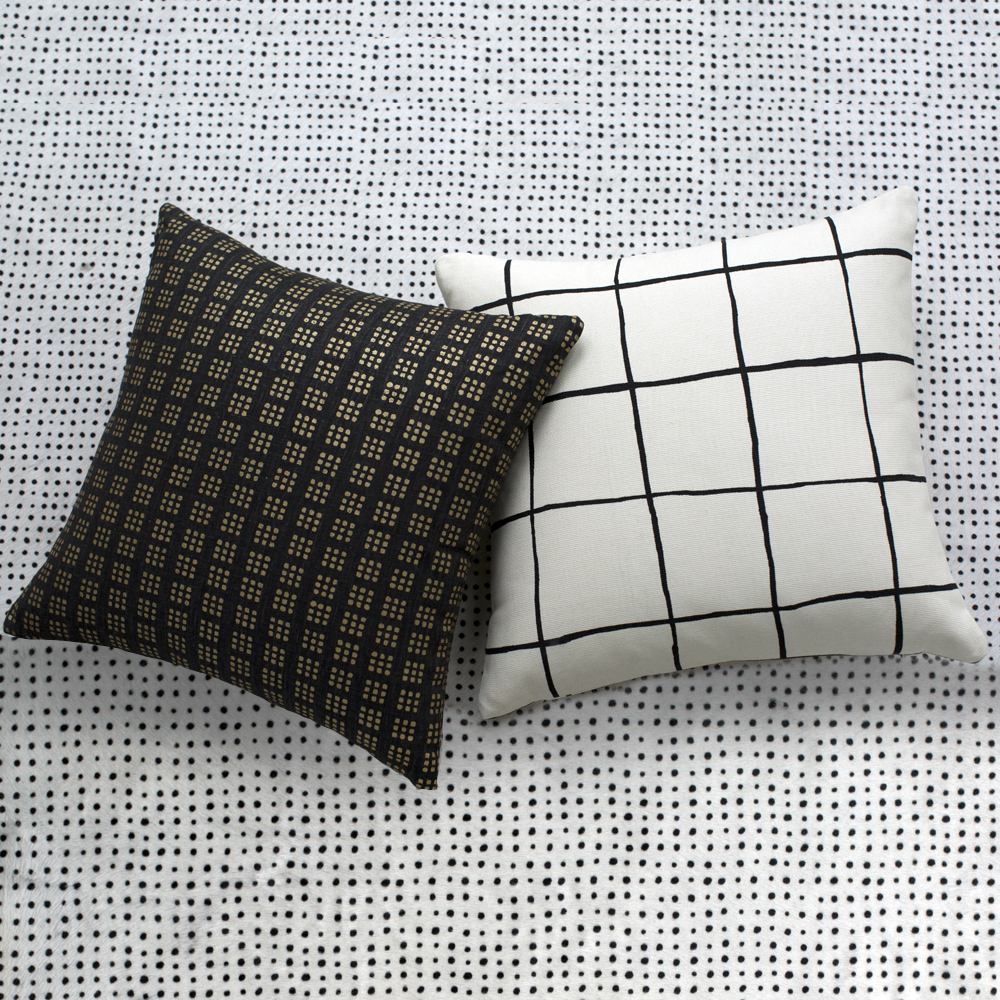 PARADOX PILLOW - BLK GOLD image number 4