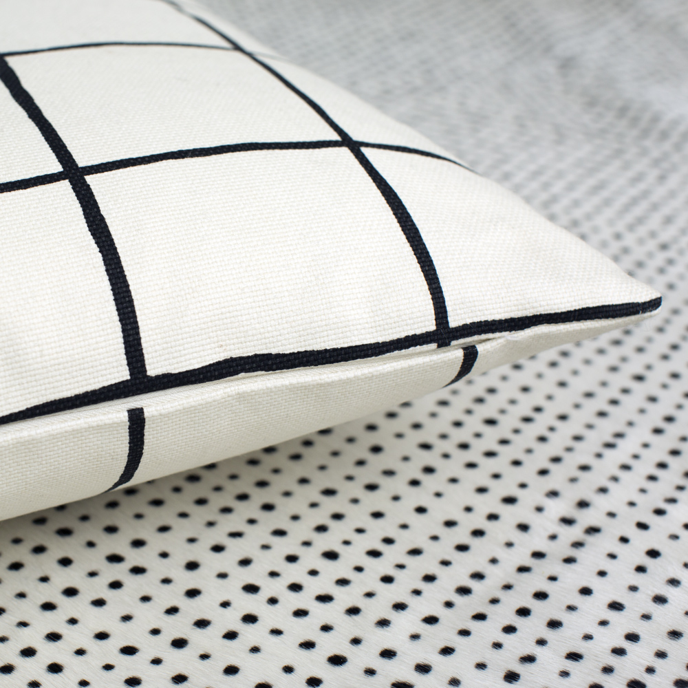 COQUETTE PILLOW-IVORY BLACK image number 3
