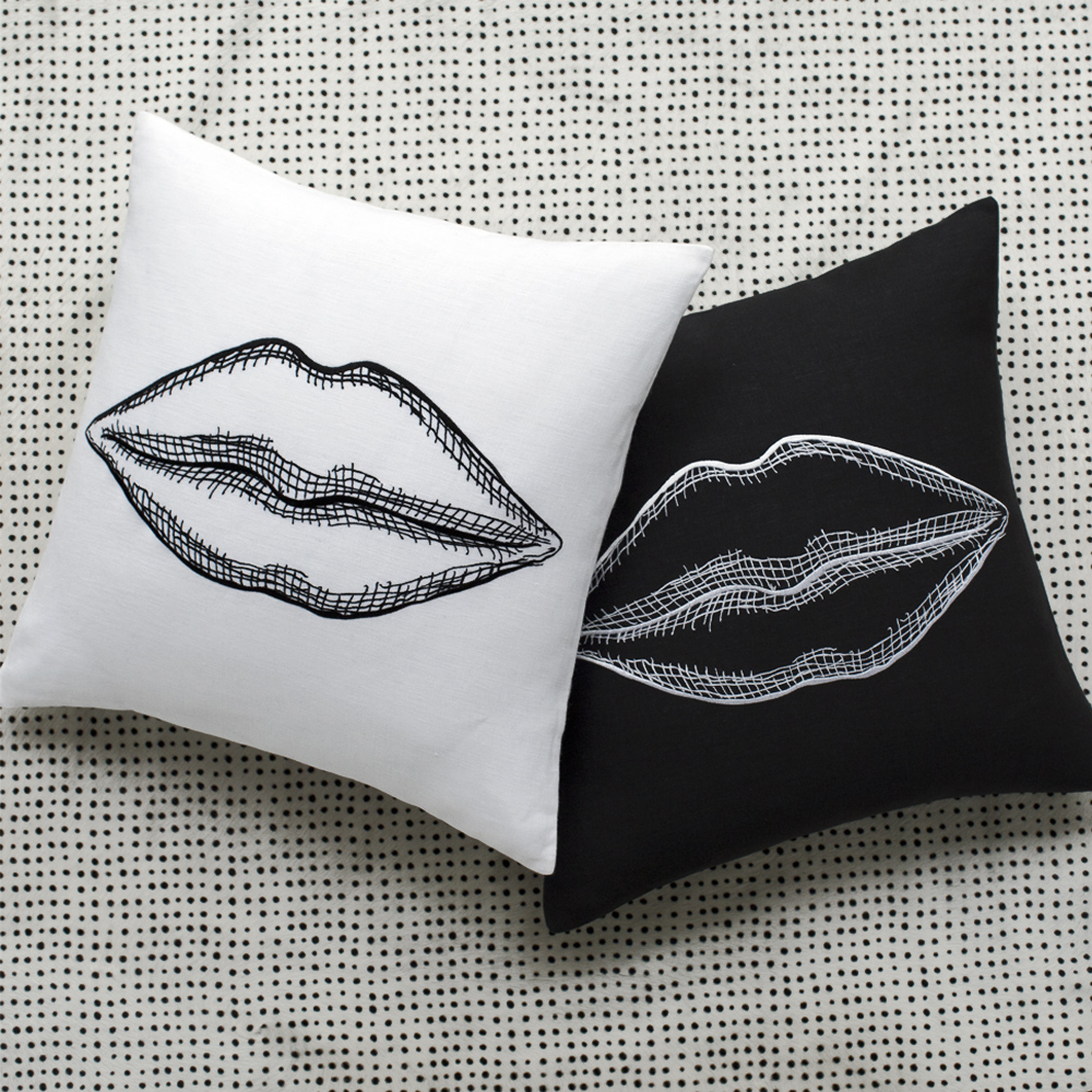 KISS PILLOW - WHITE image number 4