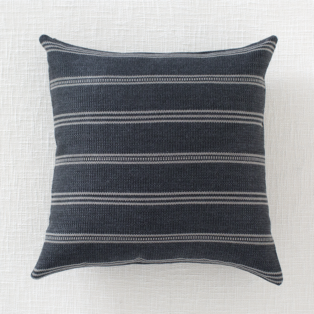 OJAI OUTDOOR PILLOW - GRAPHITE image number 0