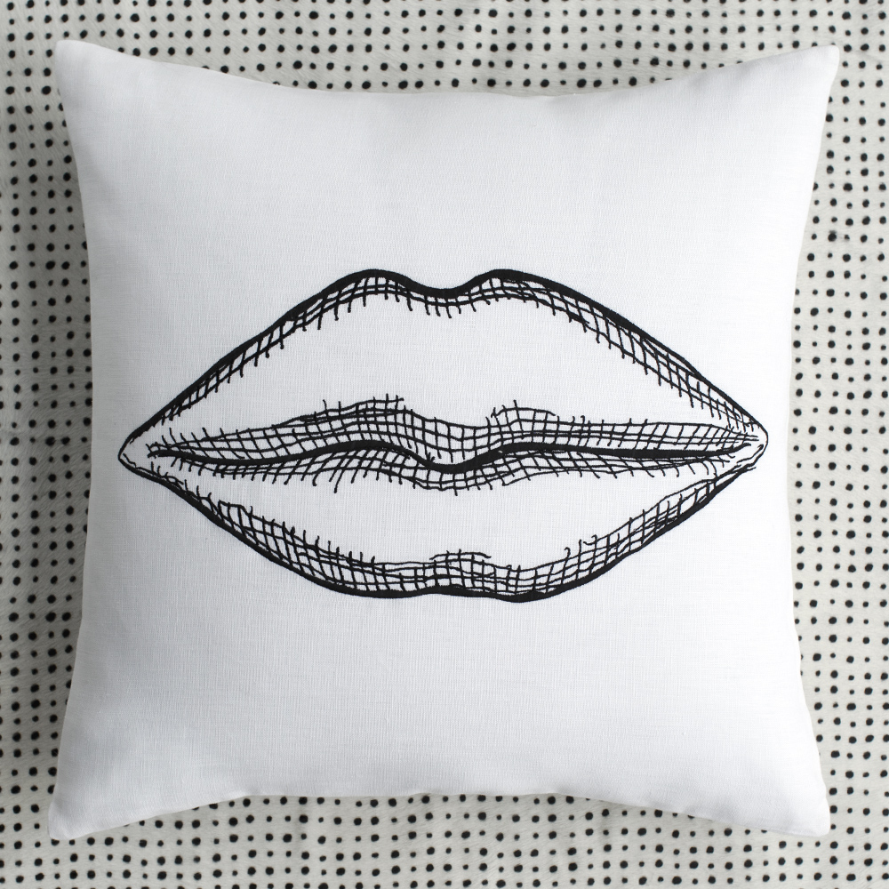 KISS PILLOW - WHITE image number 1
