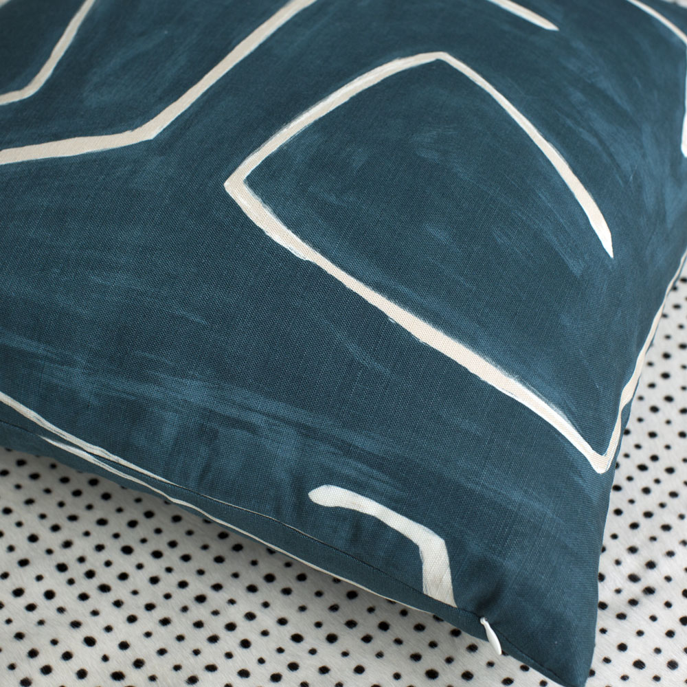 GRAFFITO PILLOW