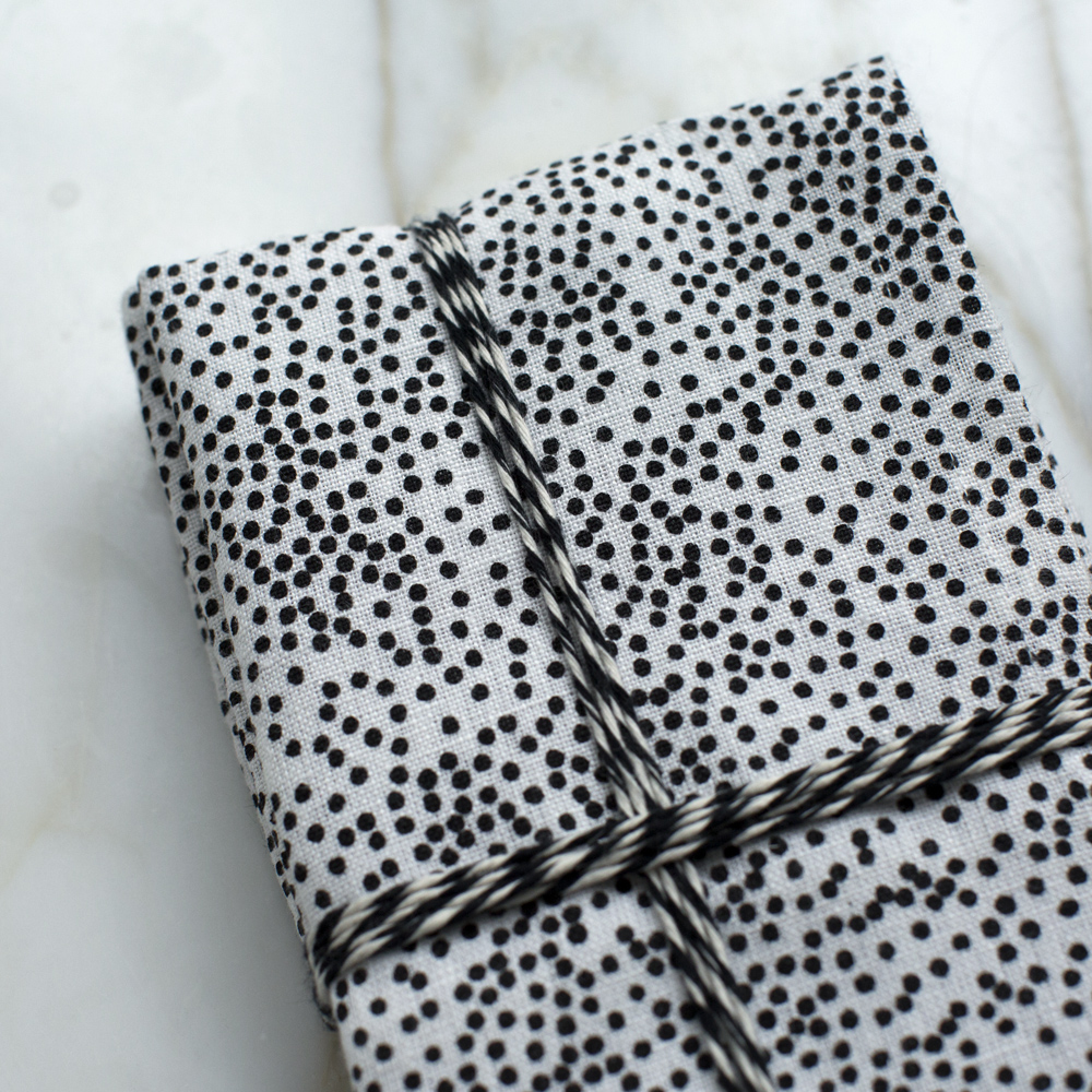 DOTS DINNER NAPKINS - BLACK