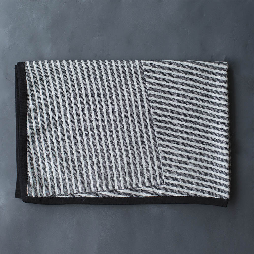 https://www.kellywearstler.com/dw/image/v2/AAJB_PRD/on/demandware.static/-/Sites-kw-master-catalog/default/v1534523129983/images/hth0003/hth0003_view.1.jpg?sw=1000&sh=1000 https://www.kellywearstler.com/dw/image/v2/AAJB_PRD/on/demandware.static/-/Sites-kw-master-catalog/default/v1534523129983/images/hth0003/hth0003_view.1.jpg?sw=1000&sh=1000