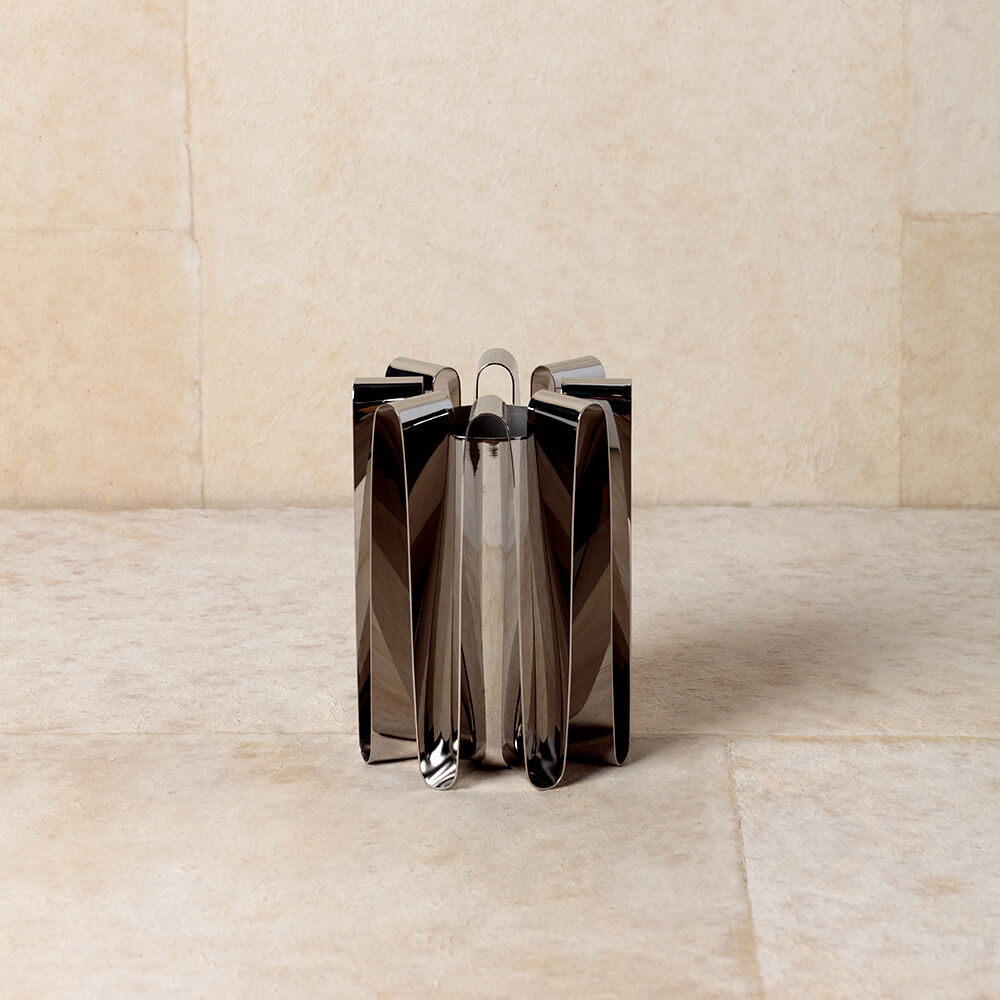 https://www.kellywearstler.com/dw/image/v2/AAJB_PRD/on/demandware.static/-/Sites-kw-master-catalog/default/v1611288028533/images/GJ006/GJ006_color.AS_view.1.jpg?sw=1000&sh=1000 https://www.kellywearstler.com/dw/image/v2/AAJB_PRD/on/demandware.static/-/Sites-kw-master-catalog/default/v1611288028533/images/GJ006/GJ006_color.AS_view.1.jpg?sw=1000&sh=1000