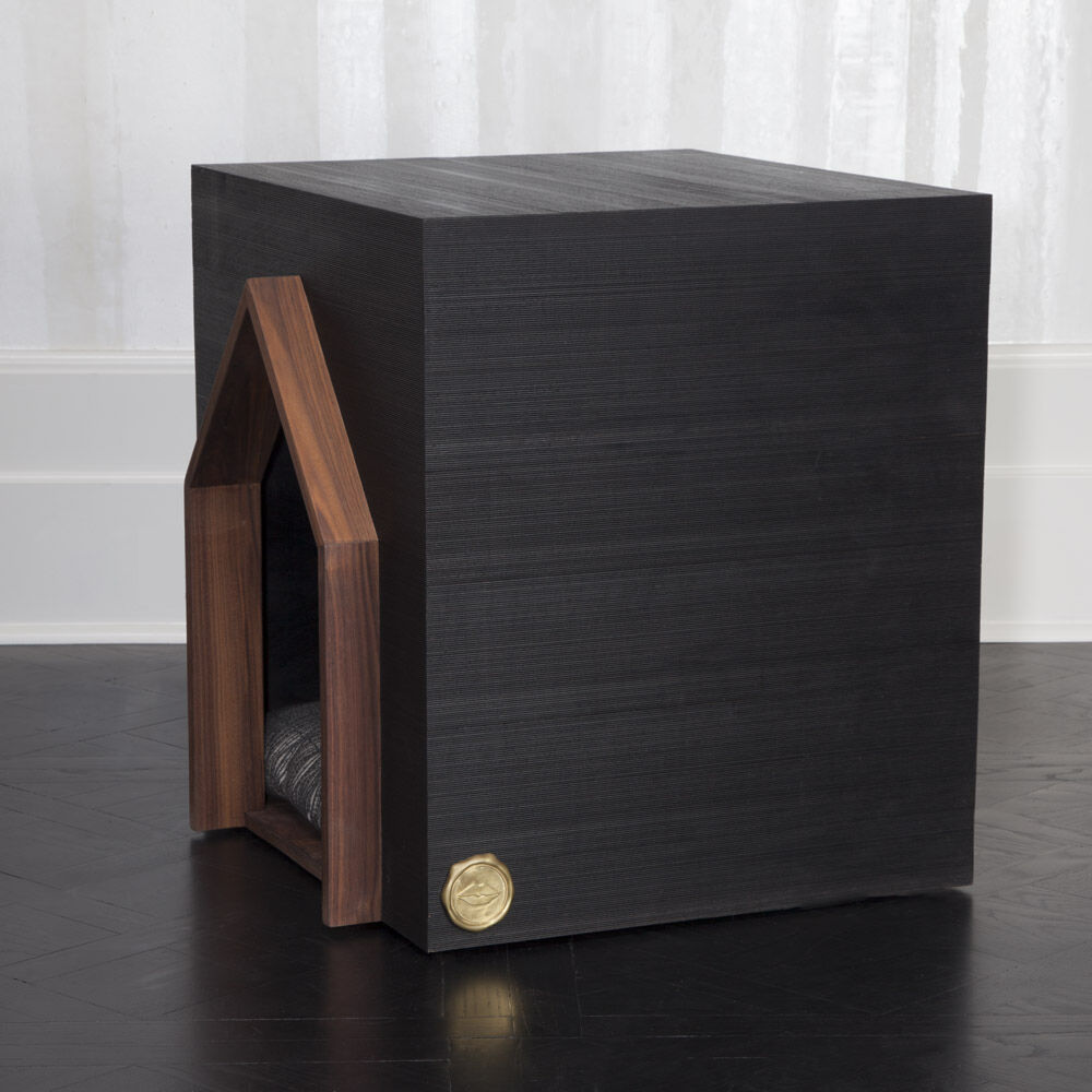 BEAU DOG HOUSE