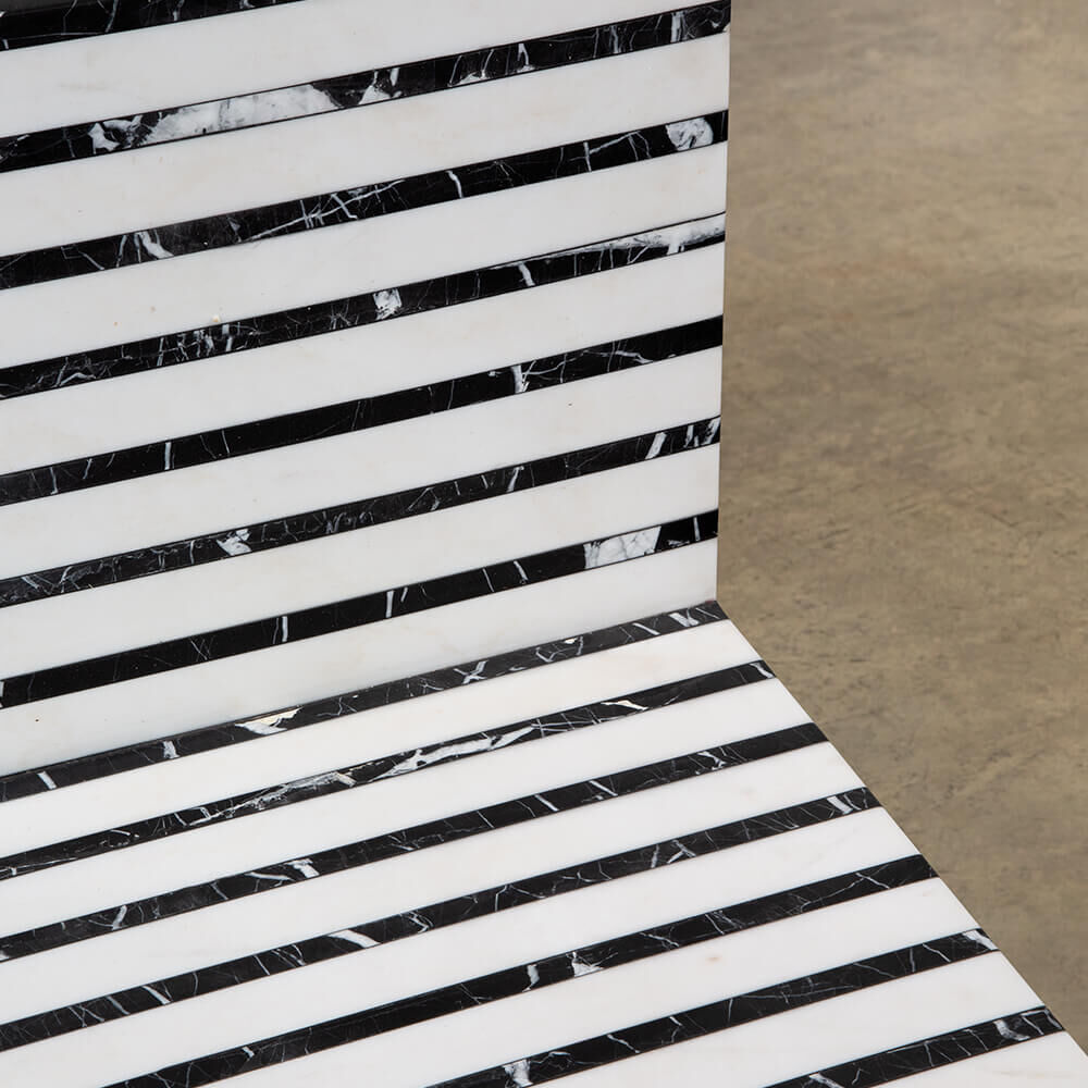 LINEAGE CHAIR