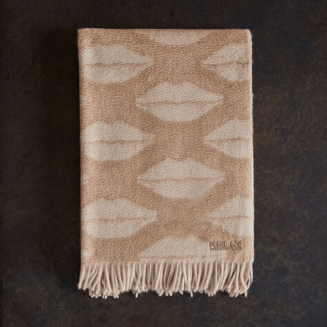 LUXE KISSES THROW