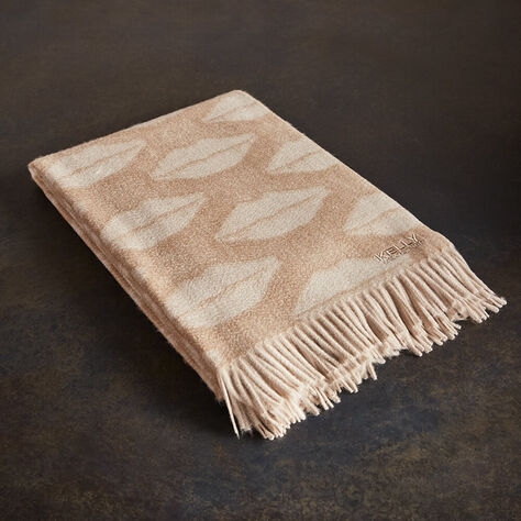 LUXE KISSES THROW
