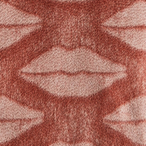 LUXE KISSES THROW