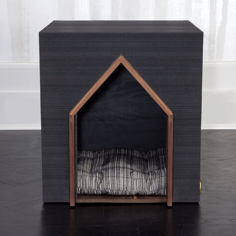 BEAU DOG HOUSE