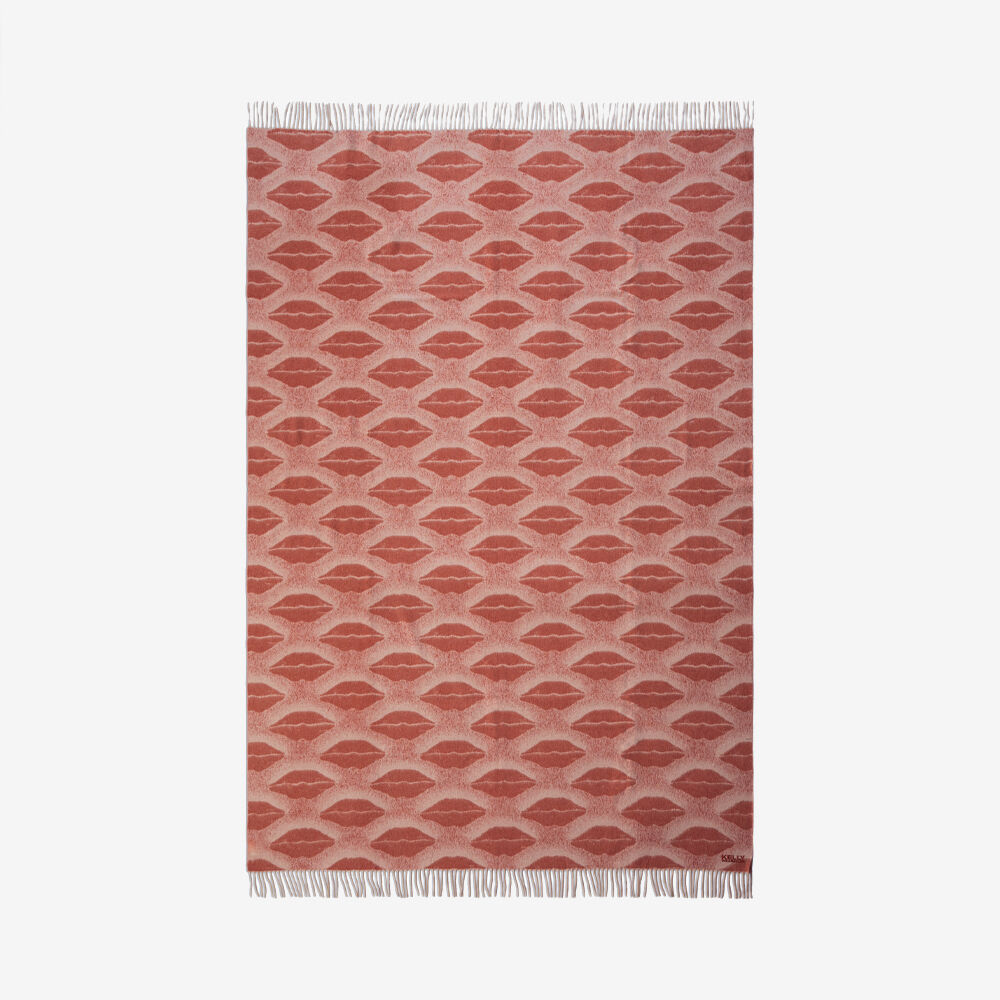 LUXE KISSES THROW