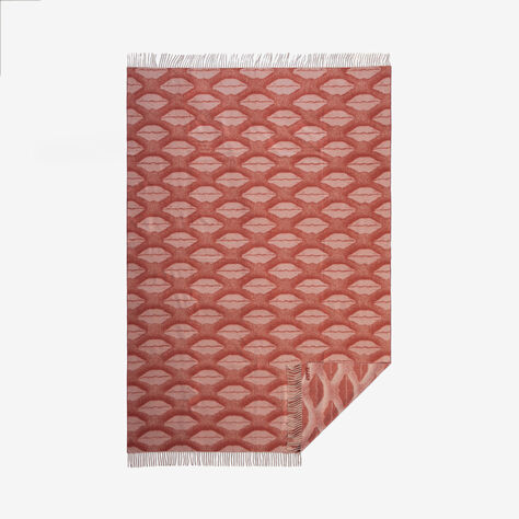 LUXE KISSES THROW