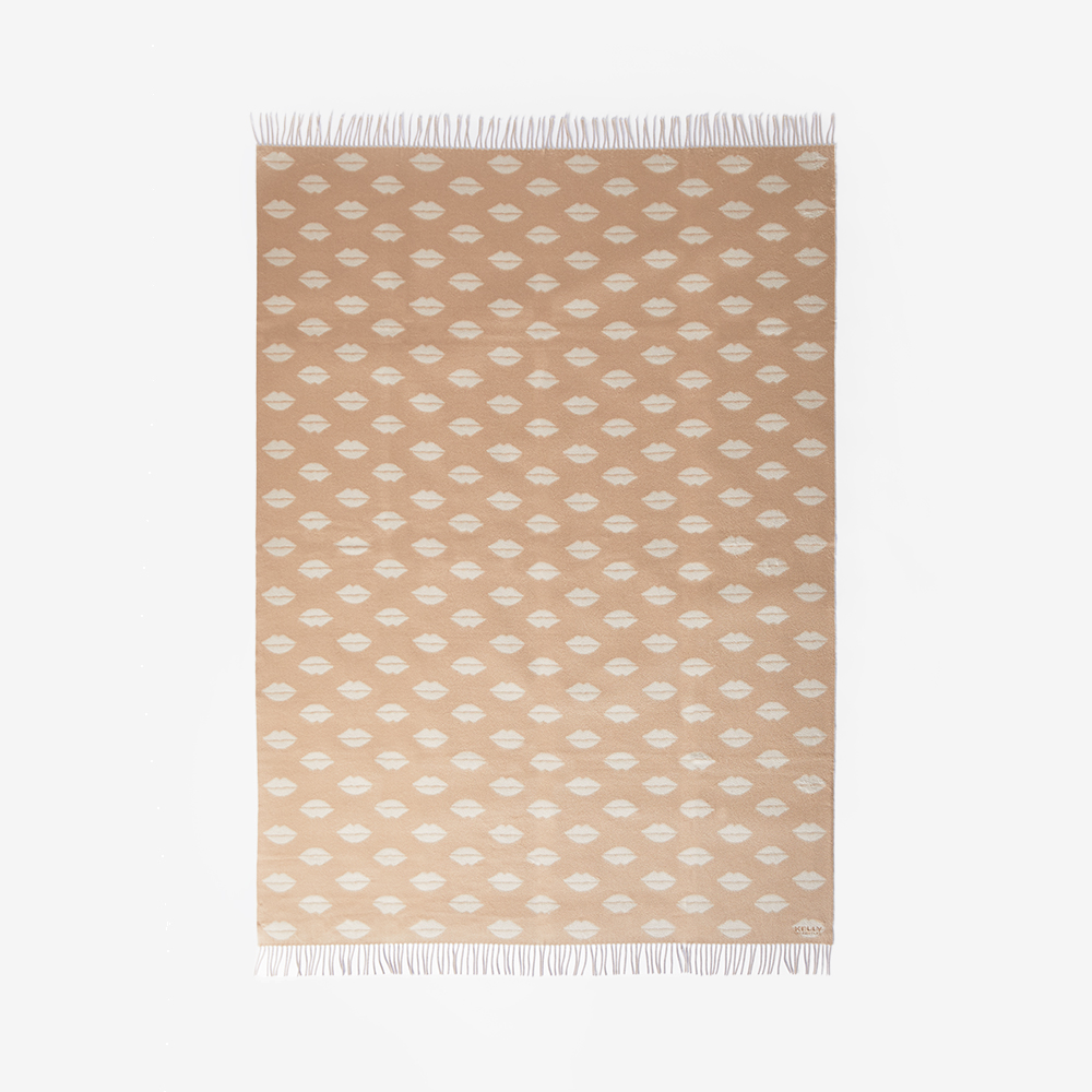 LUXE KISSES THROW
