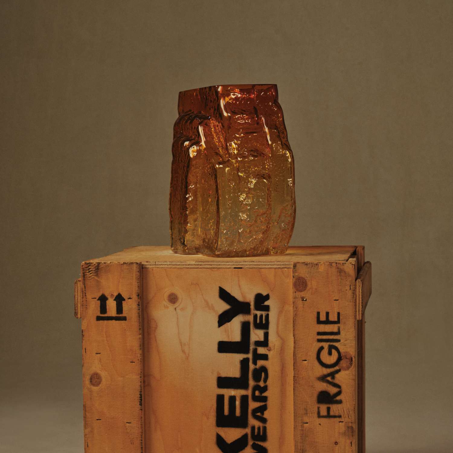 Foam-Crafted Fusion Vase image number 0