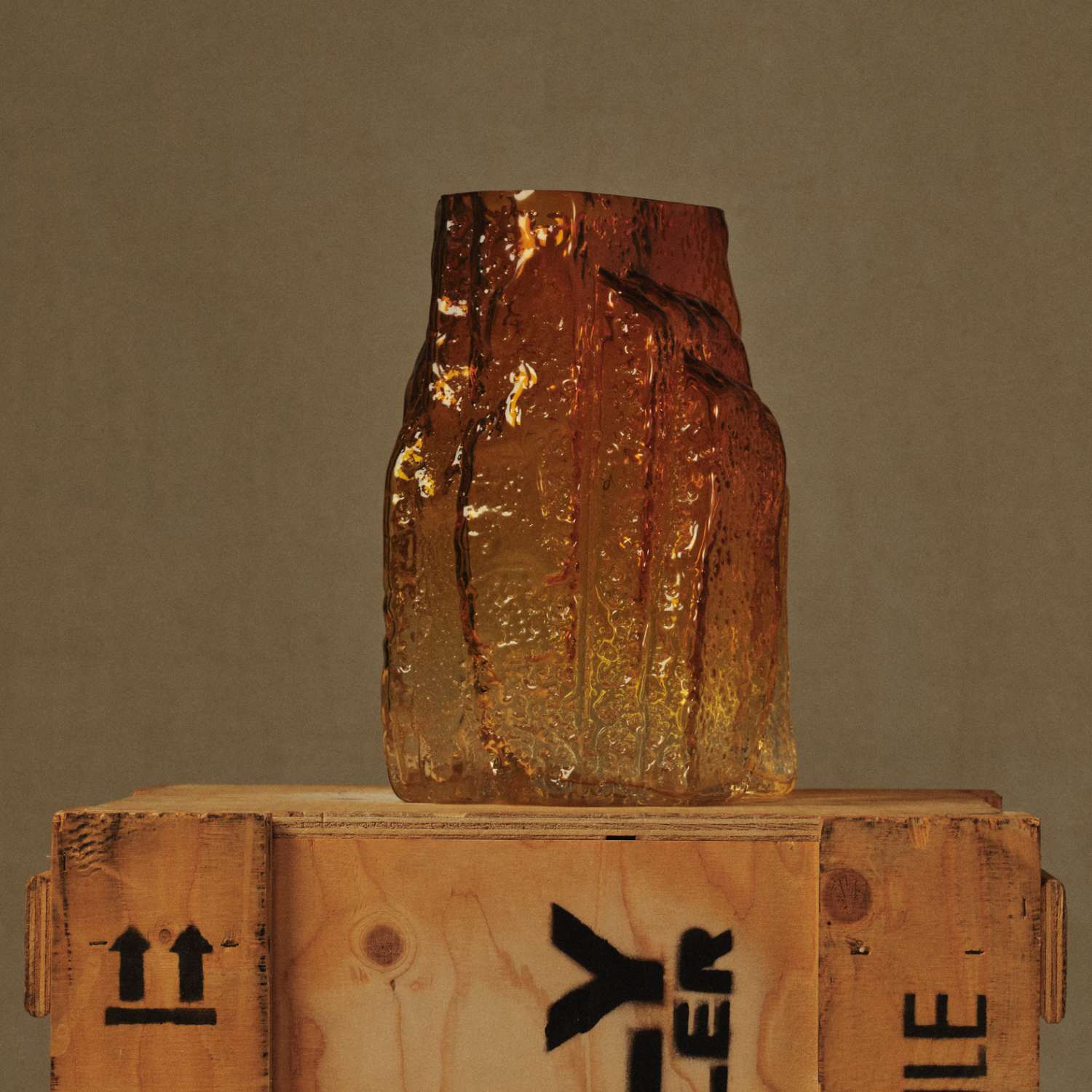 Foam-Crafted Fusion Vase image number 2