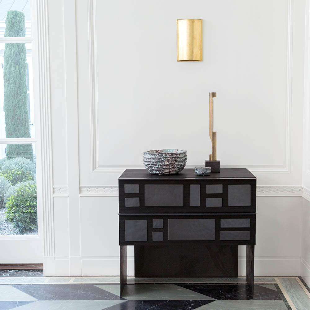 AVANT SMALL CURVE SCONCE - BRASS