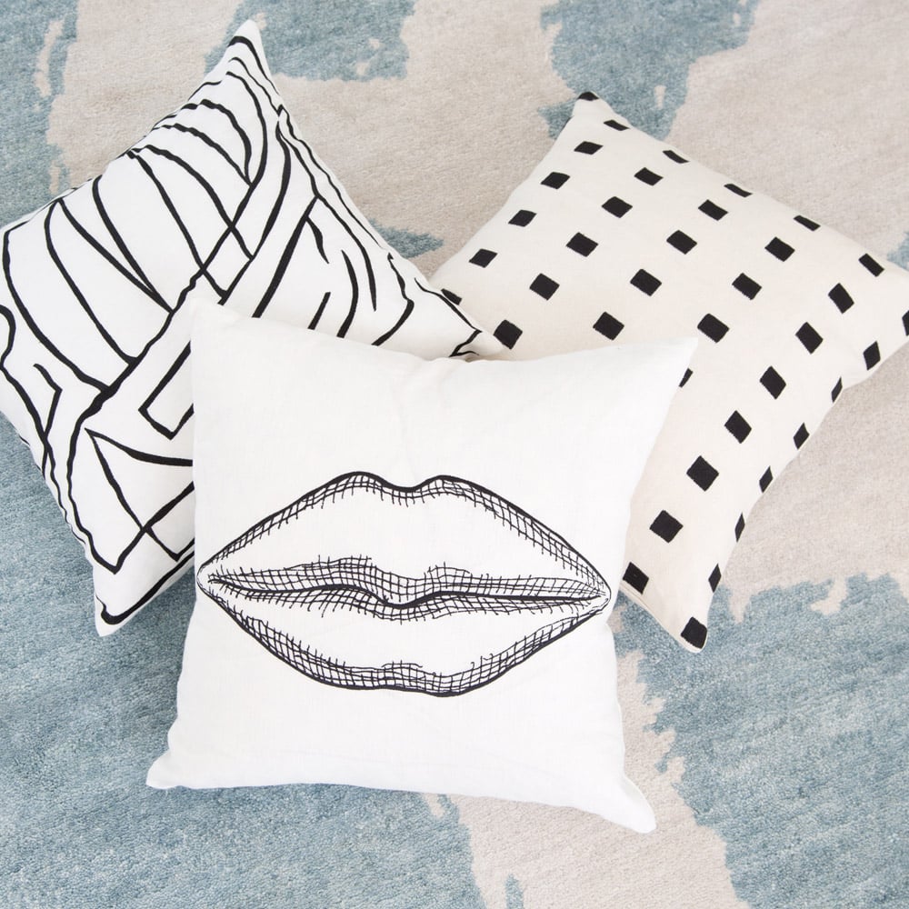 GRAFFITO PILLOW