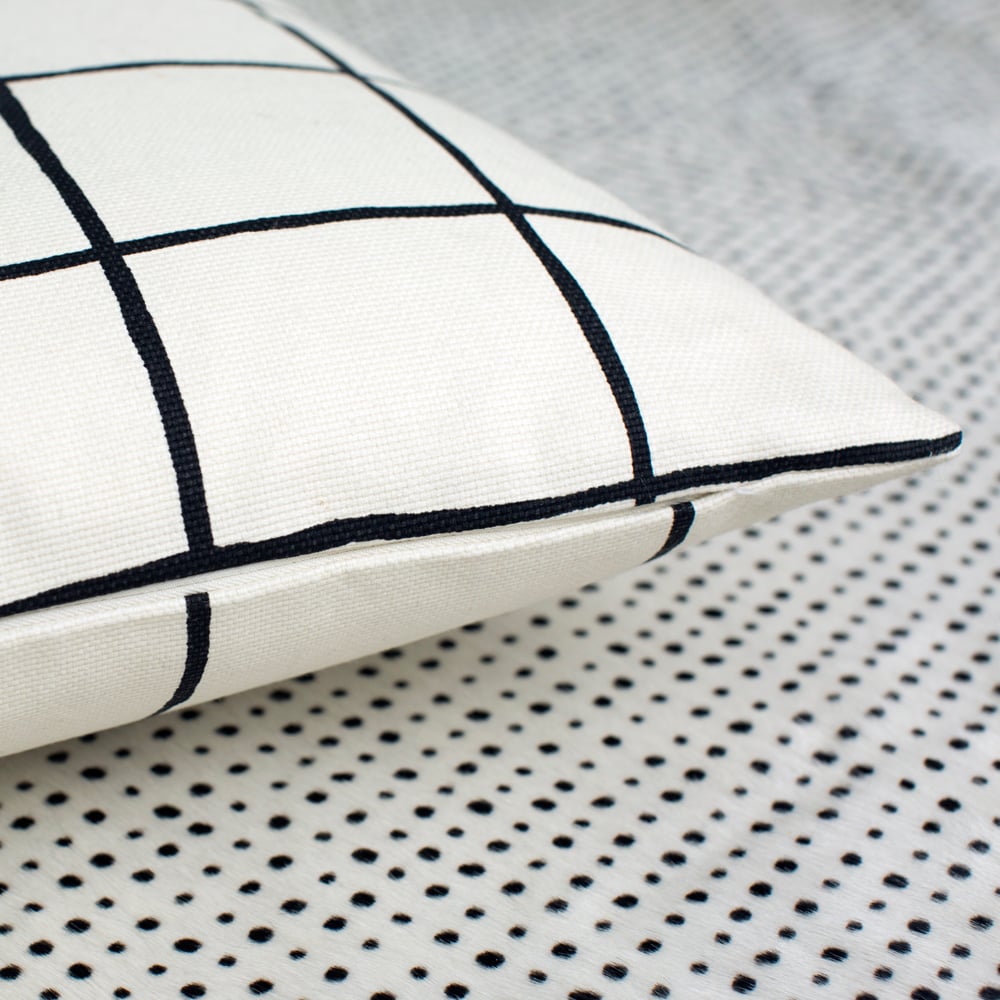 COQUETTE PILLOW-IVORY BLACK