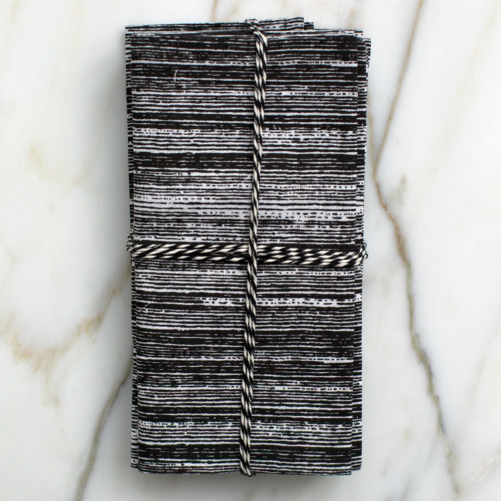STRIATED DINNER NAPKINS - BLACK