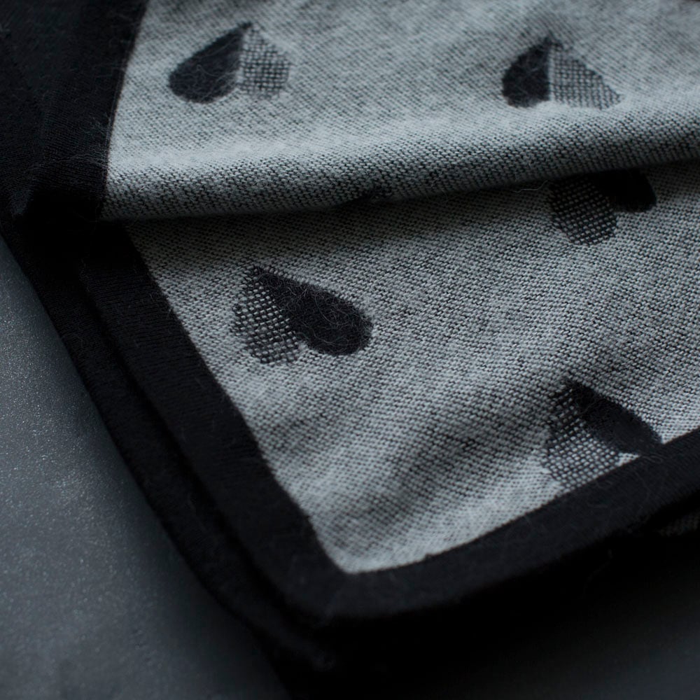 AMORATA THROW