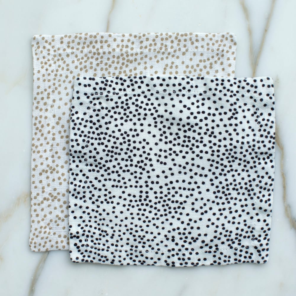 DOTS COCKTAIL NAPKINS - BLACK image number 0