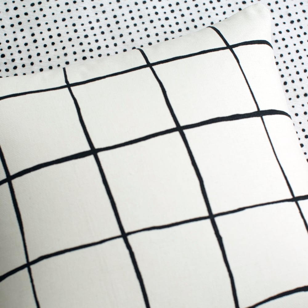 COQUETTE PILLOW-IVORY BLACK