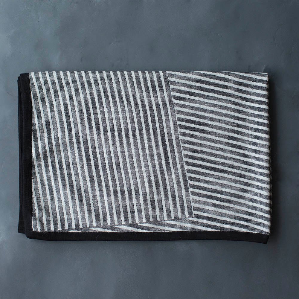 FRACTURED LUXE THROW - BLACK WHITE
