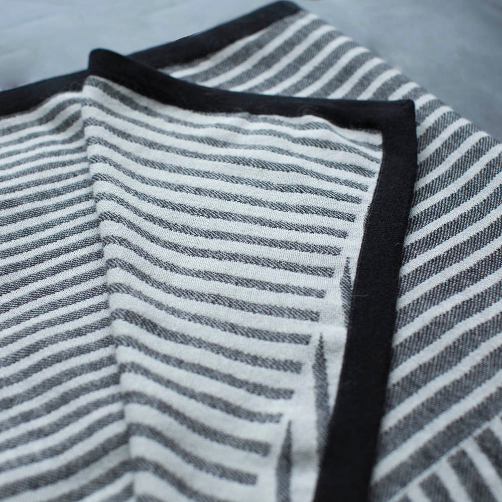 FRACTURED LUXE THROW - BLACK WHITE