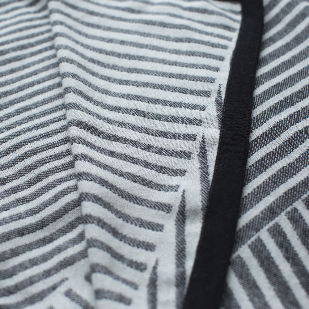 FRACTURED LUXE THROW - BLACK WHITE