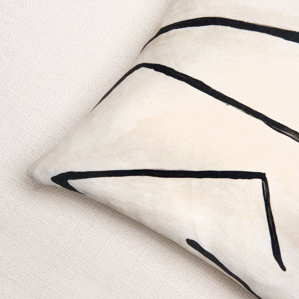 GRAFFITO PILLOW image number 2