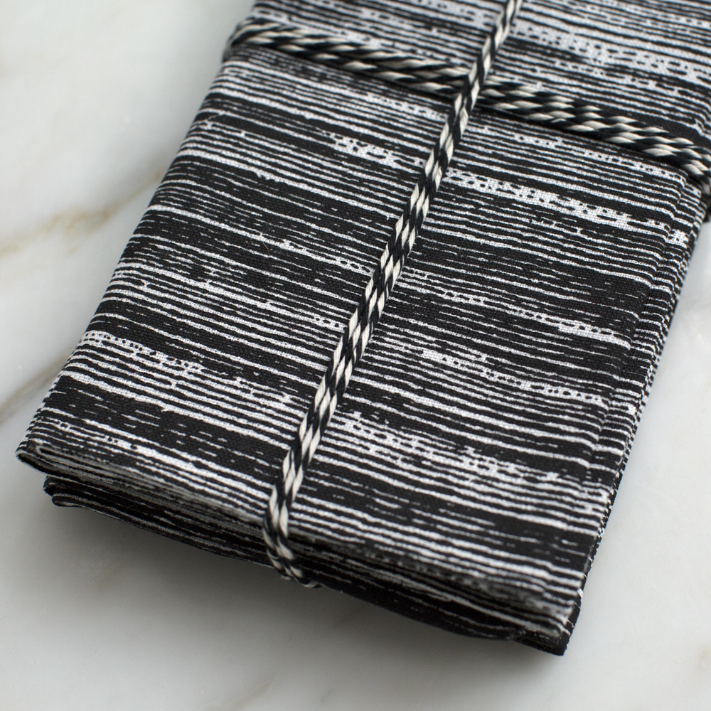 STRIATED DINNER NAPKINS - BLACK
