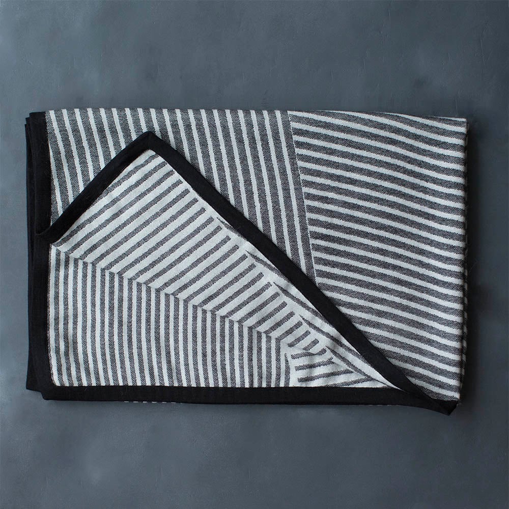FRACTURED LUXE THROW - BLACK WHITE