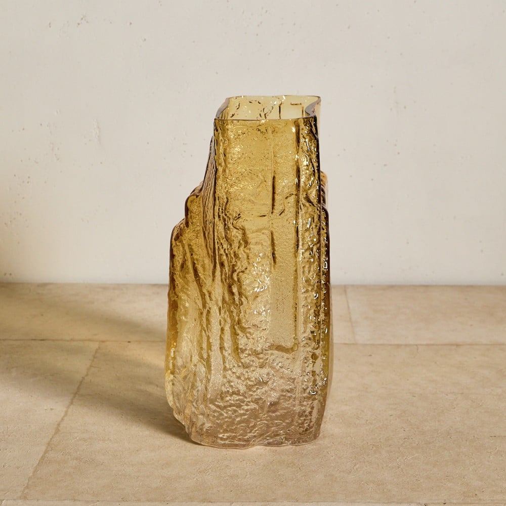 Foam-Crafted Fusion Vase image number 2