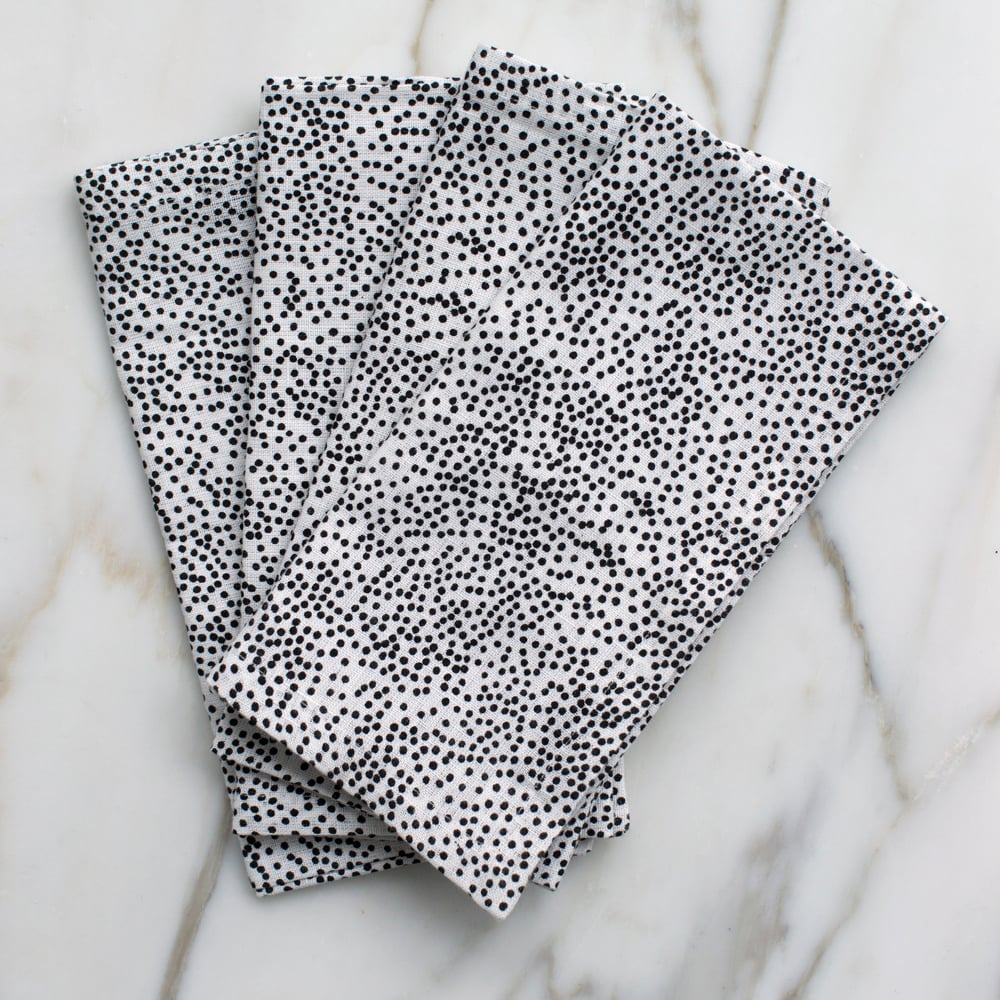 DOTS DINNER NAPKINS - BLACK image number 0
