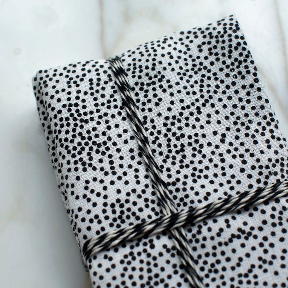 DOTS DINNER NAPKINS - BLACK image number 2