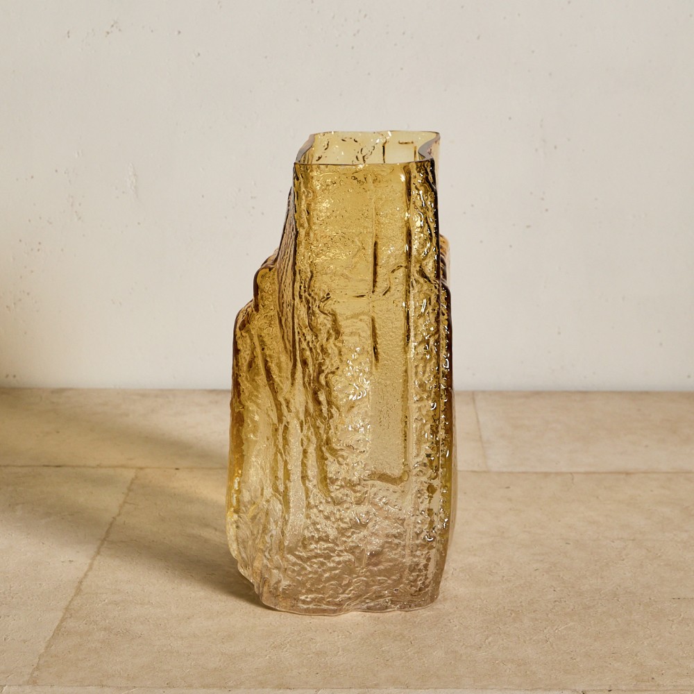 Foam-Crafted Fusion Vase image number 2