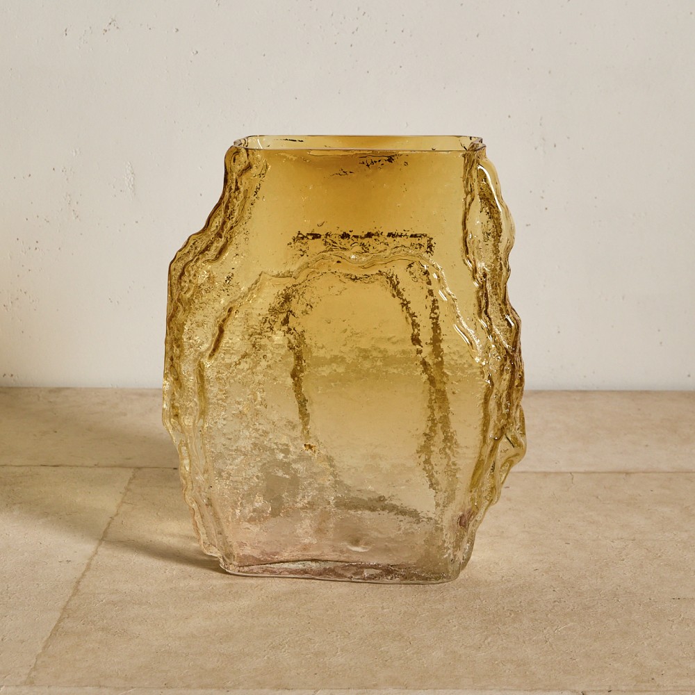 Foam-Crafted Fusion Vase image number 3