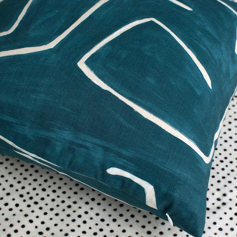 GRAFFITO PILLOW image number 3