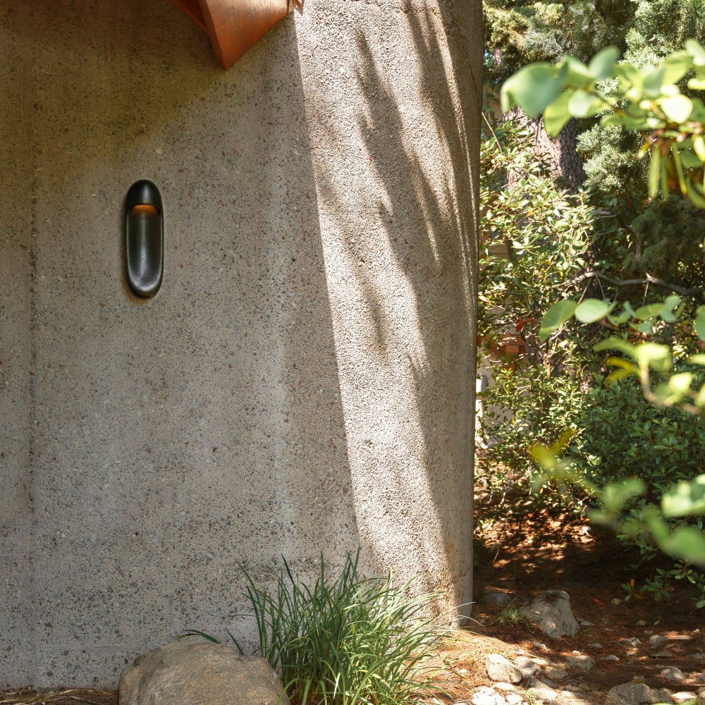 Esculpa 18" Elongated Wall Light image number 2