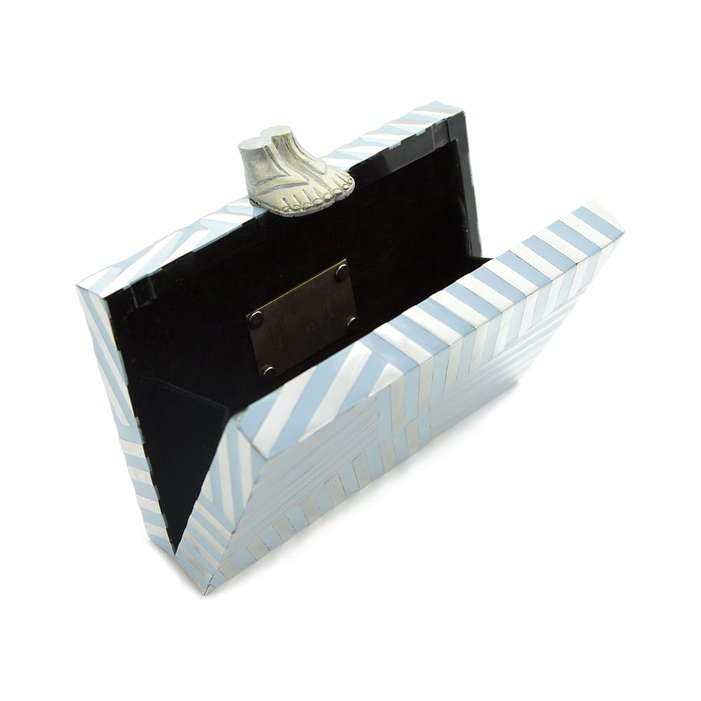 FRACTURED CLUTCH image number 3