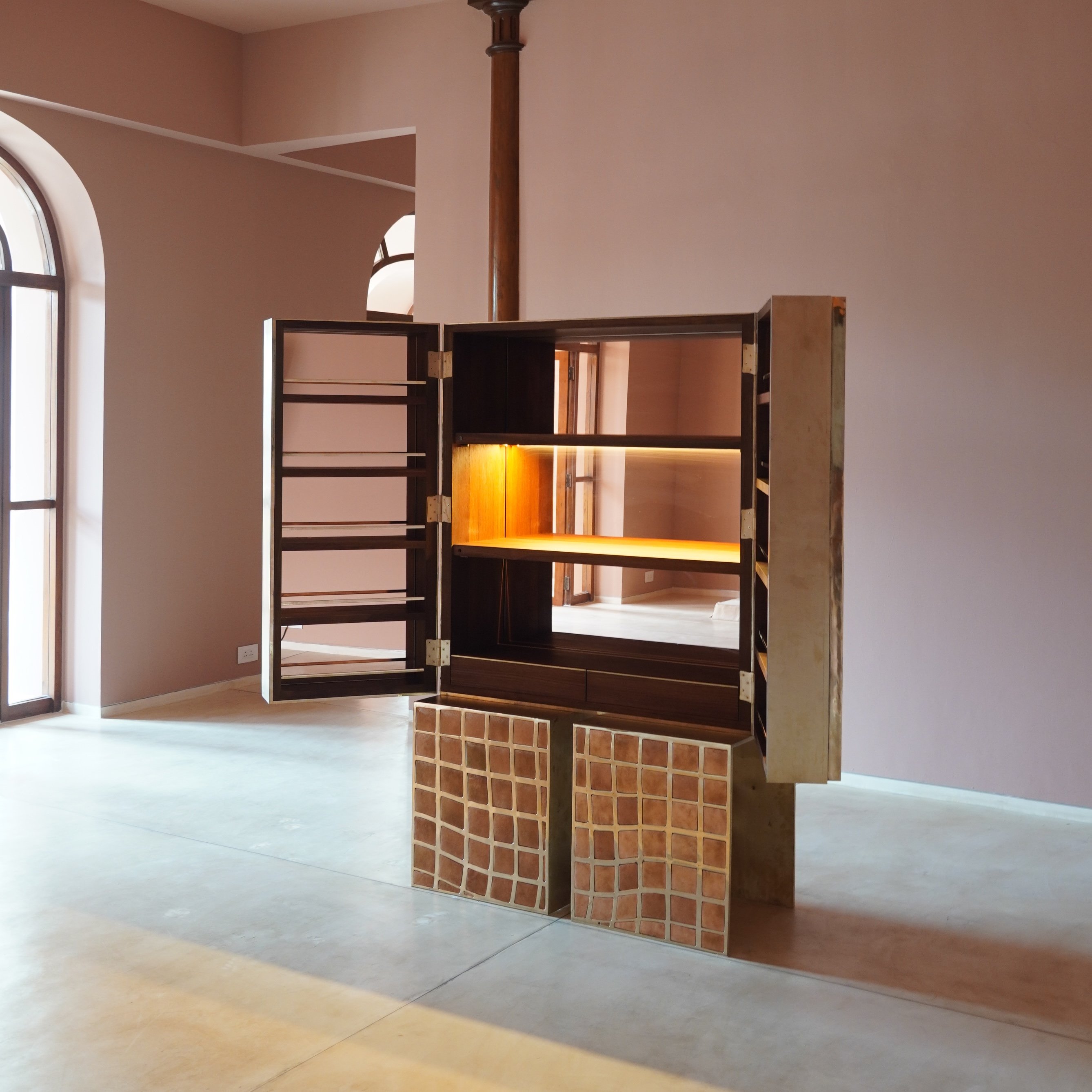 Lahar Bar Cabinet image number 3