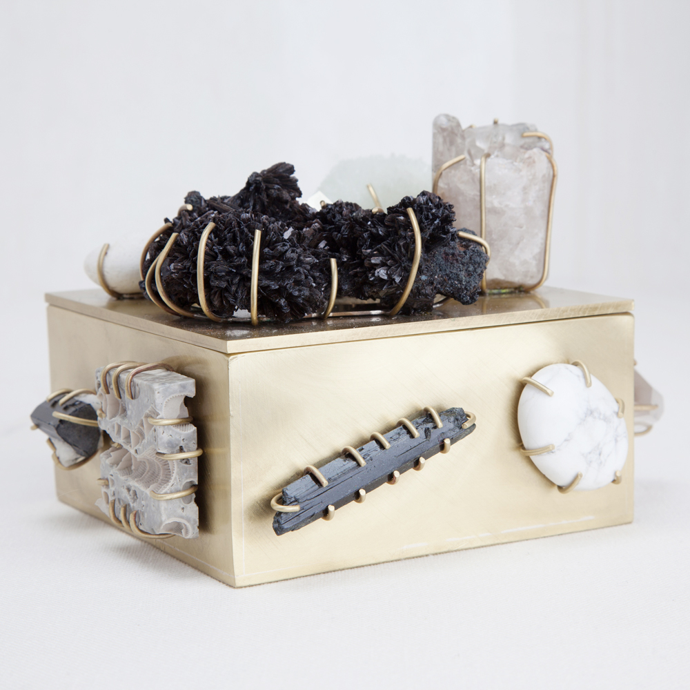 CRYSTAL QUARTZ AND SNOW SCOLECITE BAUBLE BOX image number 0