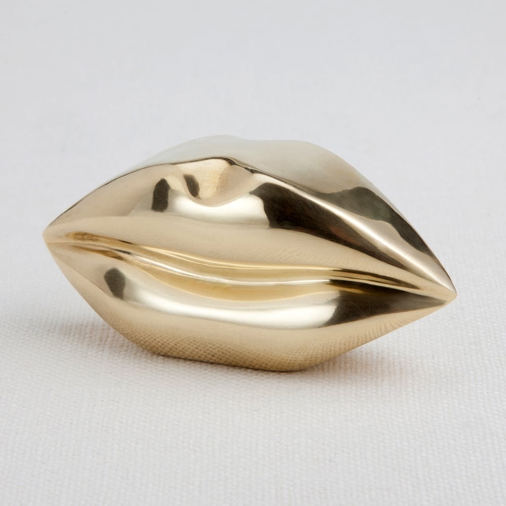 CLASSIC MINI KISS - BRASS image number 2