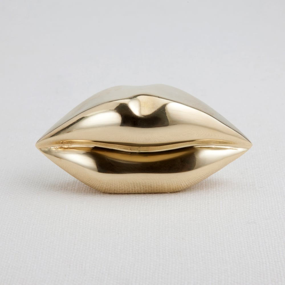 CLASSIC MINI KISS - BRASS image number 1