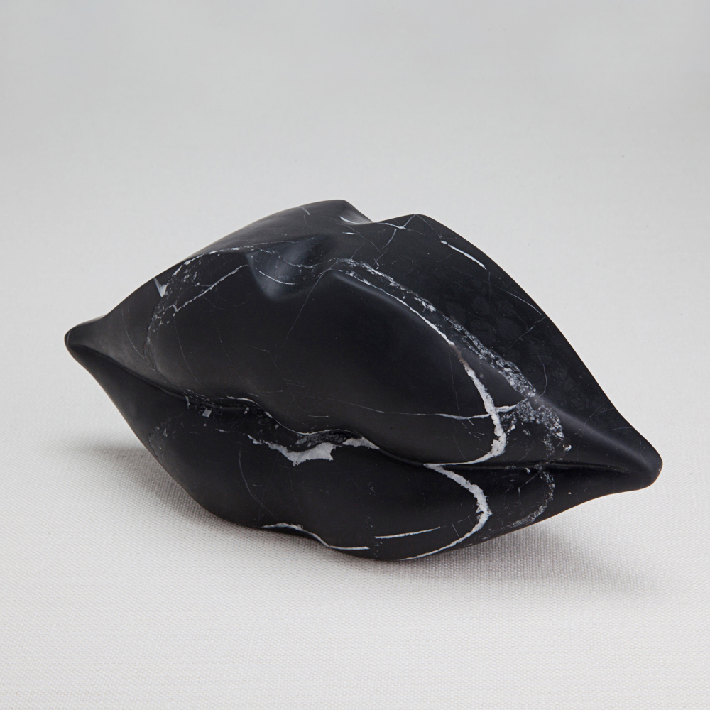 CLASSIC LITTLE KISS image number 2